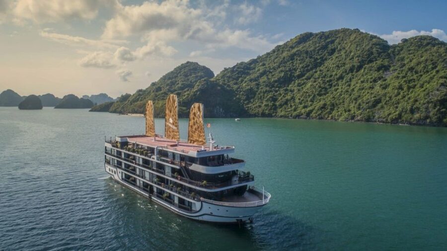 Hanoi: 2-Day Halong & Lan Ha Bay 5-Star Cruise with Balcony - Food: Seafood-Centered Meals, Vegetarian Options, and Room for Requests