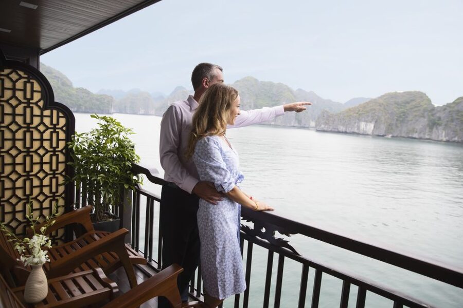 Hanoi: Halong Bay 2-Day 5-Star Balcony Cruise & Bathtub - Day 1, Lan Ha Bay and the Cave Mix: Dark Cave, Bright Cave, and Calm Water