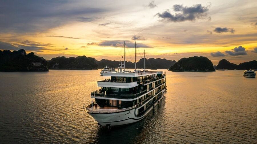 Hanoi: Halong Bay 2-Day 5-Star Balcony Cruise & Bathtub - Day 2 Morning Routine: Tai Chi, Breakfast, and Another Round of Water Time