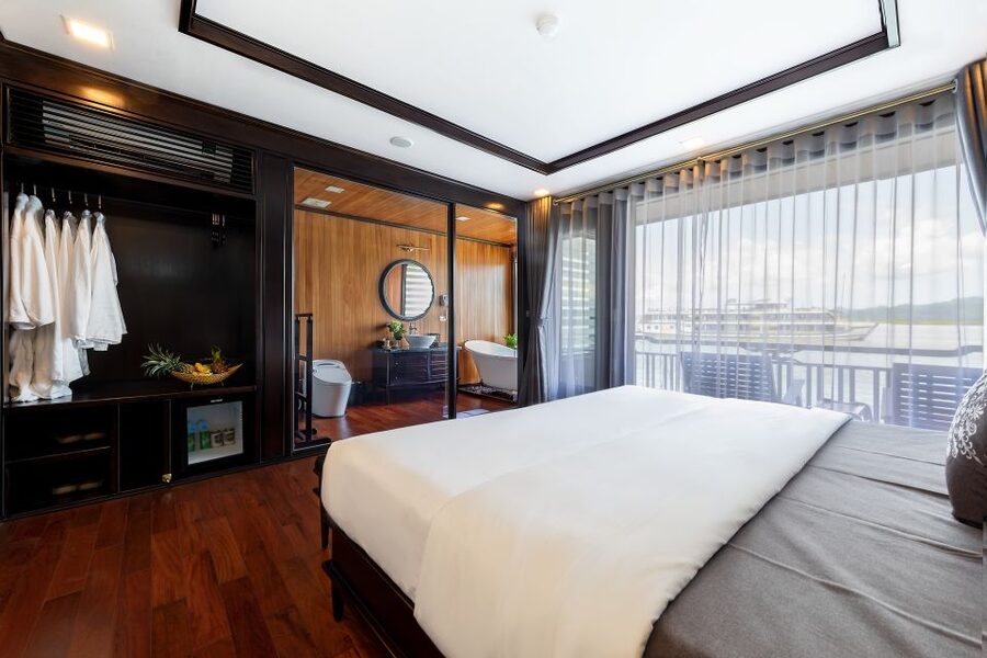 Hanoi: Halong Bay 2-Day 5-Star Balcony Cruise & Bathtub - Staff and Organization: Where This Cruise Wins