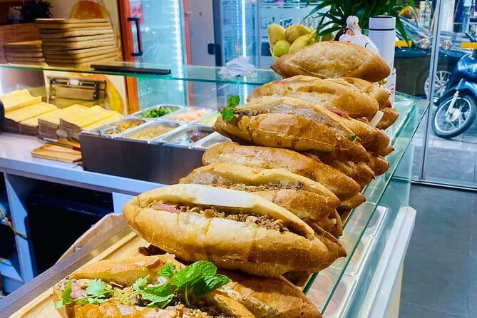 Hanoi Hidden Bites Premium Food Adventure - Hoan Kiem Lake for 30 minutes: the legend behind the sword