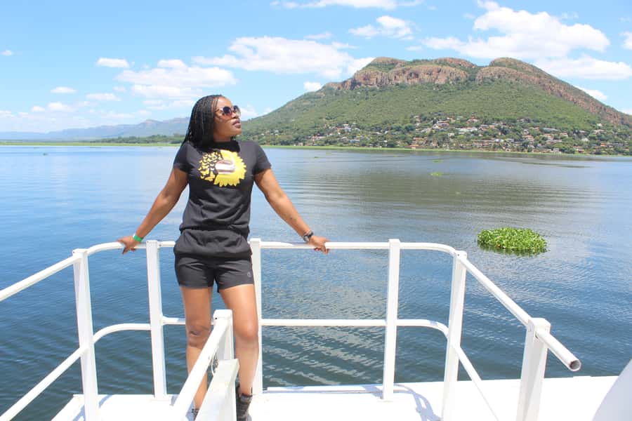 Hartbeespoort Dam: The Luxury Alba Boat Cruise with Food - The Welcome Moment: Canapés, Sparkling Wine, and Getting Seated