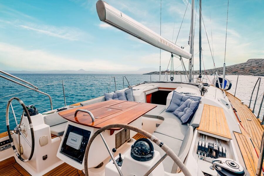 Heraklion: Dia Island Luxury Sailing Trip with Meal & Drinks - From the Venetian harbor out to open water: what happens before Dia