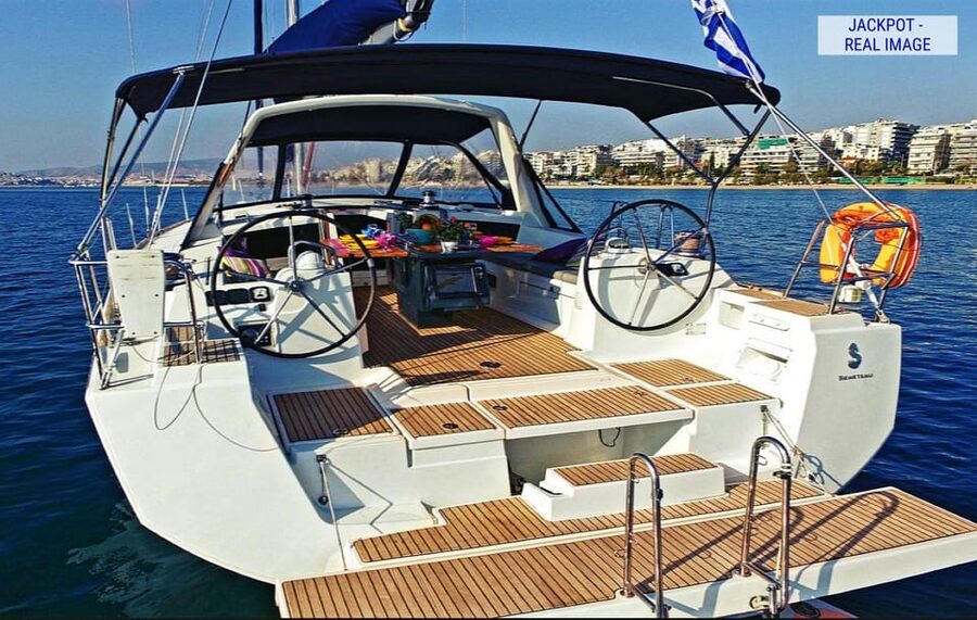 Heraklion: Dia Island Luxury Sailing Trip with Meal & Drinks - Dia Island water time: swimming, snorkeling, SUP, and fishing in protected seas