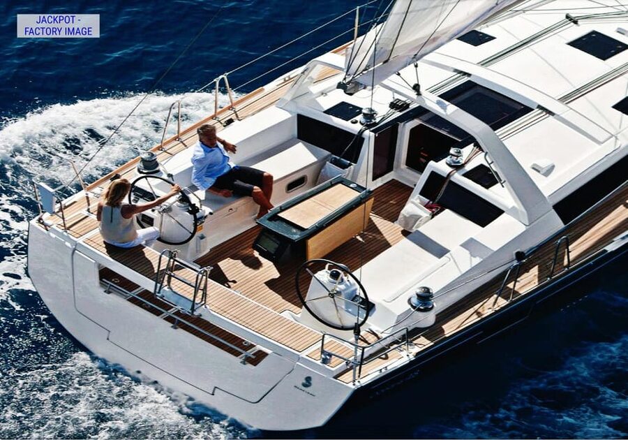 Heraklion: Dia Island Luxury Sailing Trip with Meal & Drinks - The meal and drinks break: eating well without breaking the day