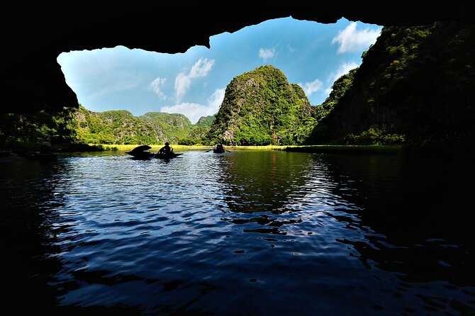 Hidden Ninh Binh Luxury Full Day Group Tour (Tam Coc - Hoa Lu) - Hoa Lu temples of Dinh & Le: 10th-century Vietnam, explained