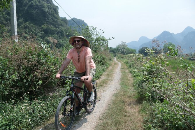 Hidden Ninh Binh Luxury Full Day Group Tour (Tam Coc - Hoa Lu) - Lunch, tea break, water, and the real math on value