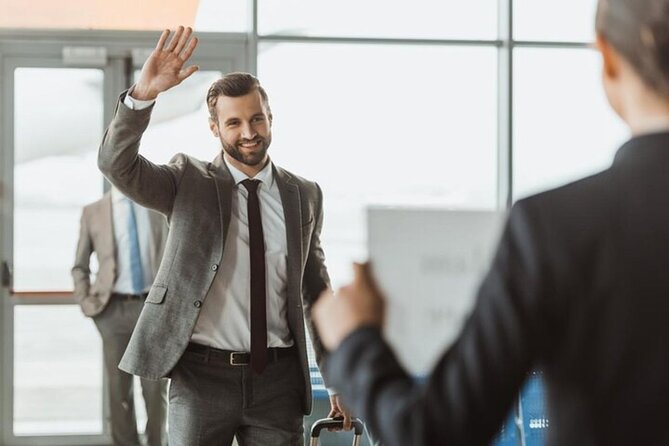 Honolulu Airport & Waikiki Hotels Private Transfer by Luxury SUV(up to 5 people) - Vehicle and Service Details You’ll Feel Immediately