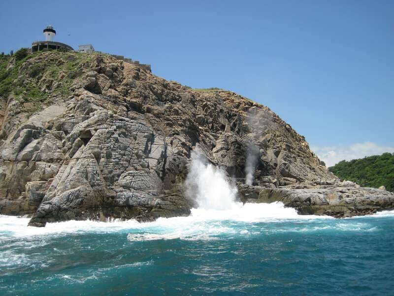 Huatulco: Premium Boat Tour with snorkel experience. - Maguey Beach and the restaurant break: how your lunch time works