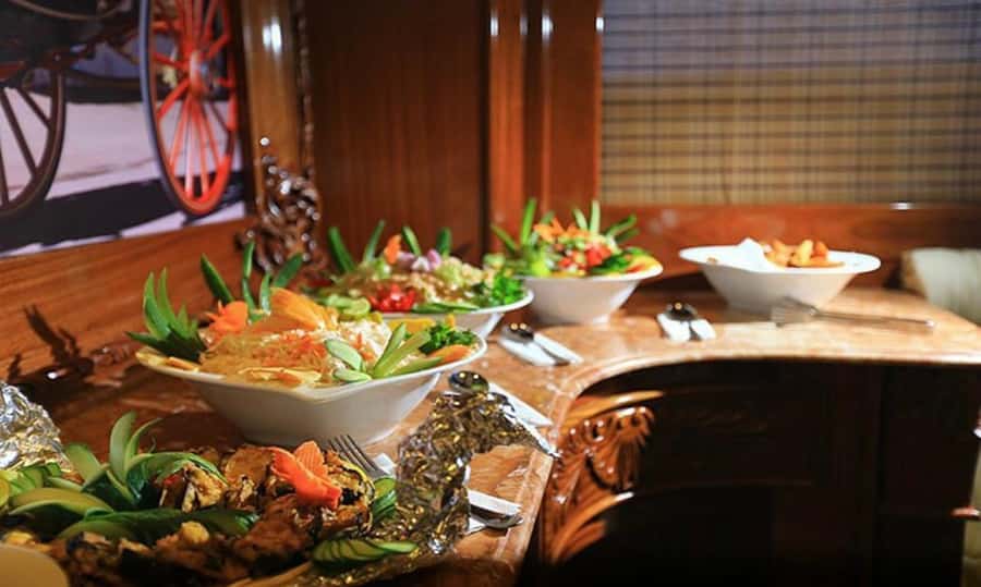 Hurghada: Luxury Orange Bay Cruise with Lunch and Pickup - Service and Communication: What to Expect From Crew and Guides