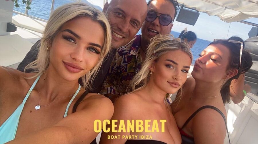 Ibiza: Ocean Club Boat Party with Premium Drinks, Food, & DJ - Welcome drink reception: how the party gets going before the yacht moves