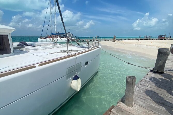 Isla Mujeres on luxury catamaran with snorkel, open bar and lunch - The big idea: El Meco first, then Isla Mujeres your way