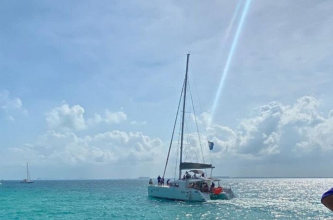 Isla Mujeres on luxury catamaran with snorkel, open bar and lunch - Isla Mujeres free time: beaches, streets, and a little shopping time
