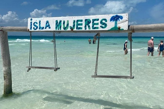 Isla Mujeres on luxury catamaran with snorkel, open bar and lunch - What the return sailing feels like (and how to use it)