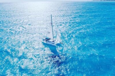 Isla Mujeres Premium Tour in Private Catamaran with Lunch - Stop 1: Playa Tortugas Check-In, Lockers, and the 10am Push