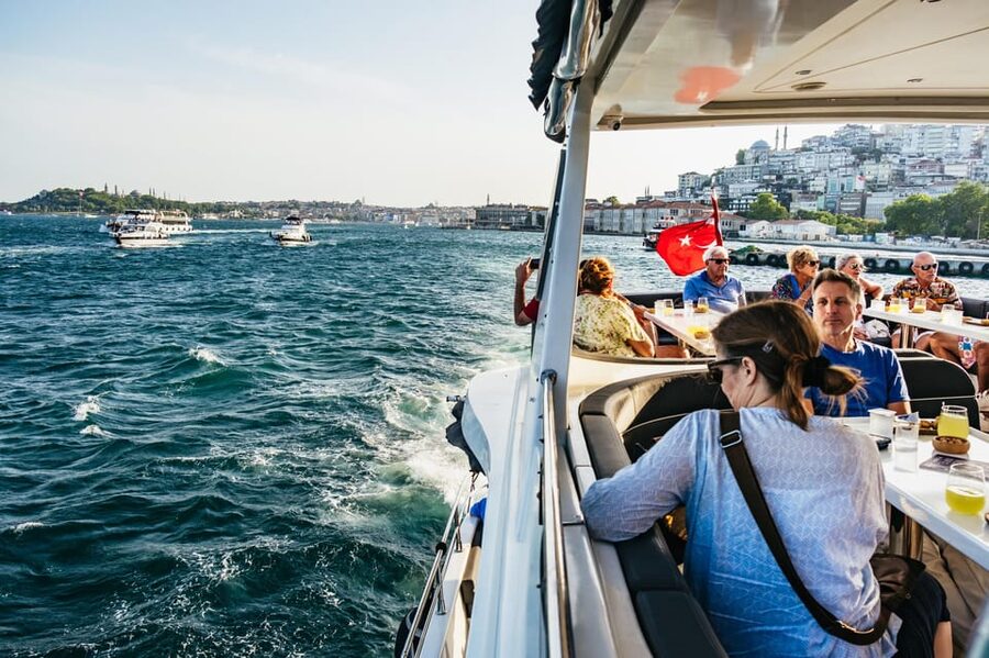 Istanbul: Bosphorus Sunset Cruise on a Luxury Yacht - Why This Bosphorus Sunset Cruise Feels Like the Right Kind of Easy