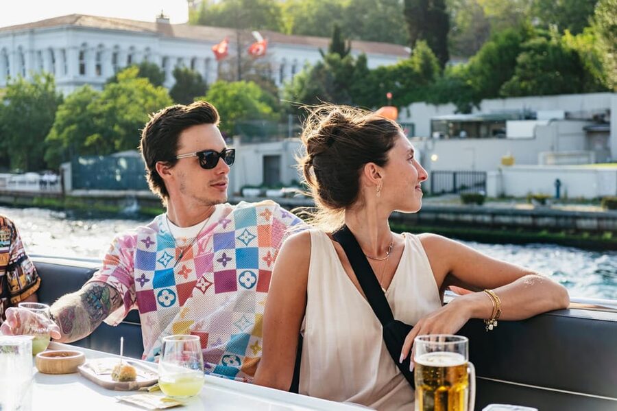 Istanbul: Bosphorus Sunset Cruise on a Luxury Yacht - Uskudar and the Asian Side: Where the Evening Gets More Magical