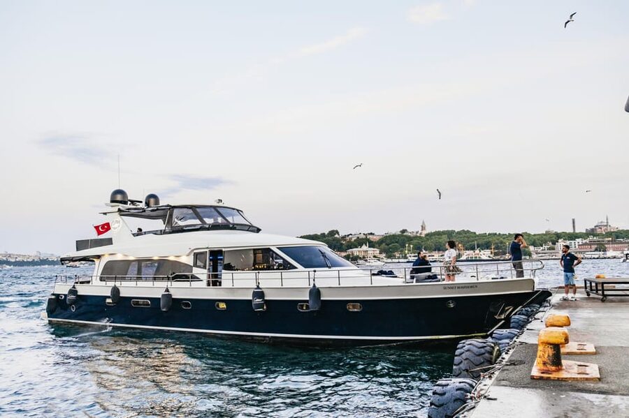 Istanbul: Bosphorus Sunset Cruise on a Luxury Yacht - Price and Value: What $35 Buys You on a Yacht-Style Cruise