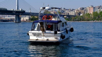 Istanbul: Luxury Yacht on Bosphorus - From the office to the pier: how to avoid the usual first-30-min stress