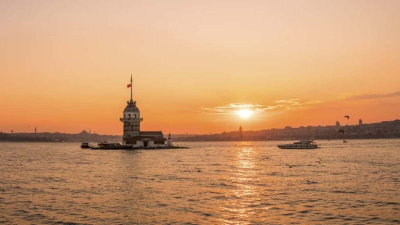 Istanbul: Luxury Yacht on Bosphorus - Onboard comfort: lounge, deck seating, restrooms, and the real meaning of “luxury”