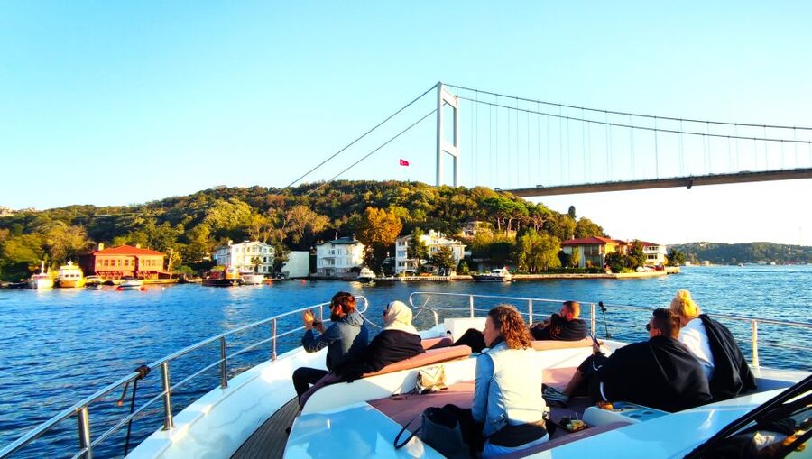 Istanbul: Old City Tour and Luxury Sunset Bosphorus Cruise - Old City morning: Sultanahmet Square, hippodrome monuments, and the Blue Mosque