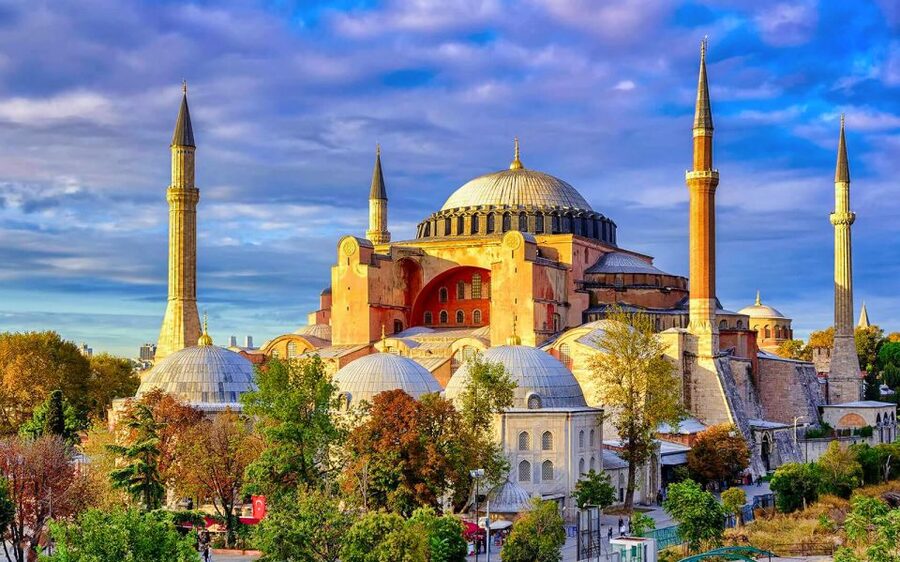 Istanbul: Old City Tour and Luxury Sunset Bosphorus Cruise - Topkapi Palace kiosks and the Grand Bazaar with a closure backup plan