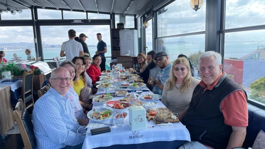 Istanbul: Old City Tour and Luxury Sunset Bosphorus Cruise - Rooftop lunch and demirhindi: the comfort break that makes the afternoon work