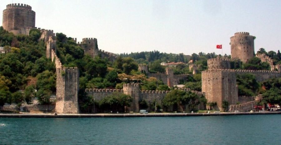 Istanbul: Private Bosphorus Cruise By Luxury Yacht - Golden Horn to Galata: the city opens before the palaces