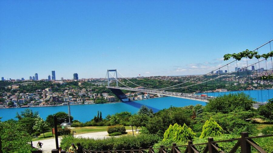 Istanbul: Private Bosphorus Cruise By Luxury Yacht - Dolmabahçe, Besiktas, and Ortaköy: when the coast starts to feel personal