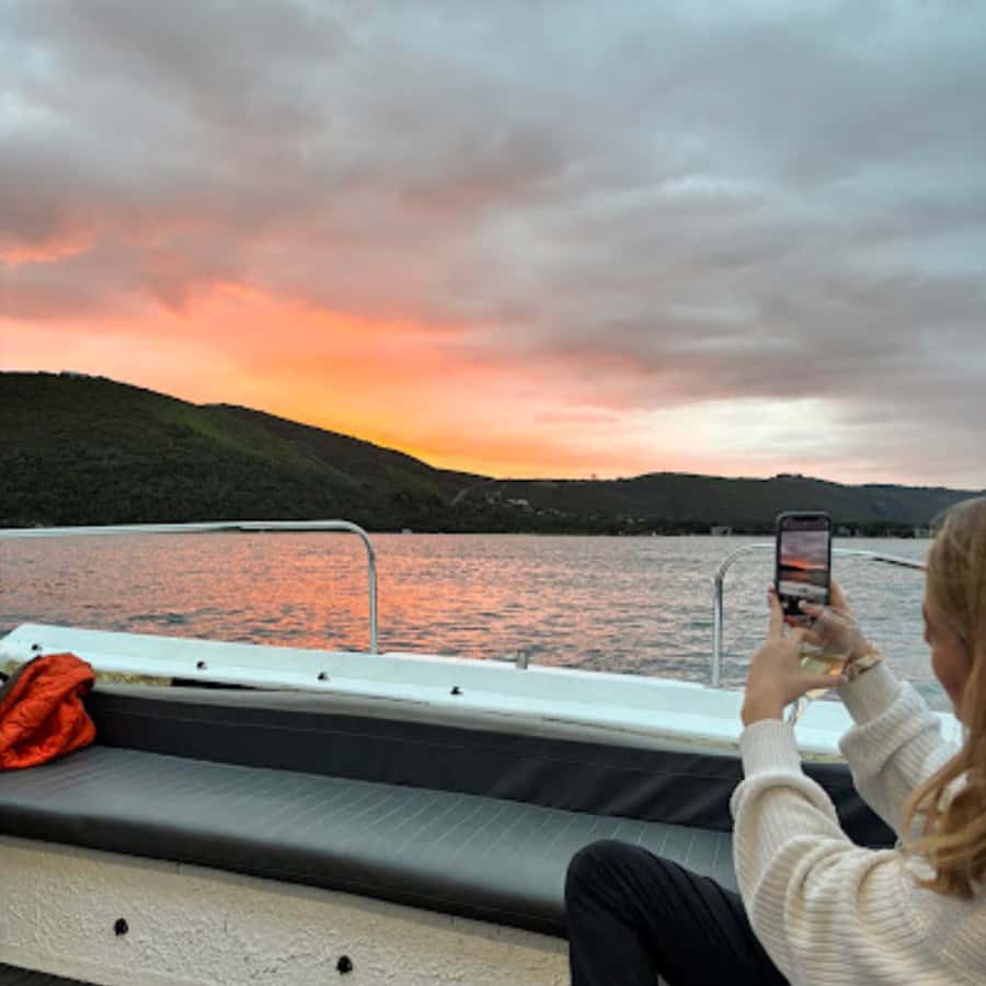 Knysna: Wine & Oyster Luxury Lounger Sunset Cruise - Wine and oysters: what you’re really paying for