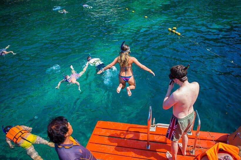 Koh Tao: Premium Snorkel Tour to Koh Nangyuan Bays by Oxygen - Premium boat on Koh Tao: smaller group, better snorkeling flow