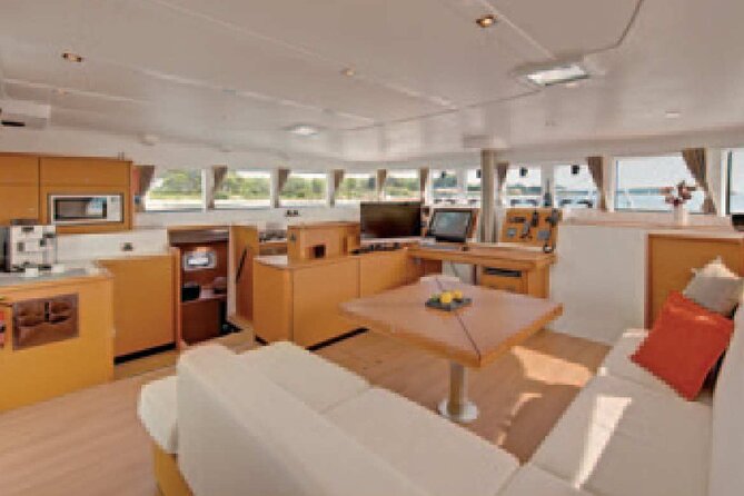 Kona Luxury Catamaran Yacht Snorkel & Sail - Gear That Fits: Prescription Masks, Vests, and Sanitized Equipment