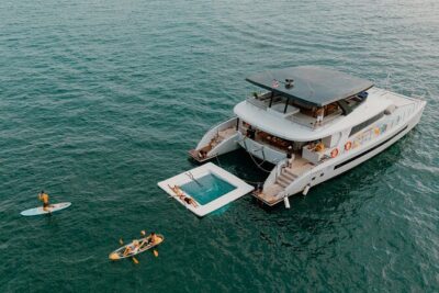 Krabi: 4 Island Luxury Yacht with Snorkelling & Clear Kayaking - White sand + the Separated Sea sandbar at low tide
