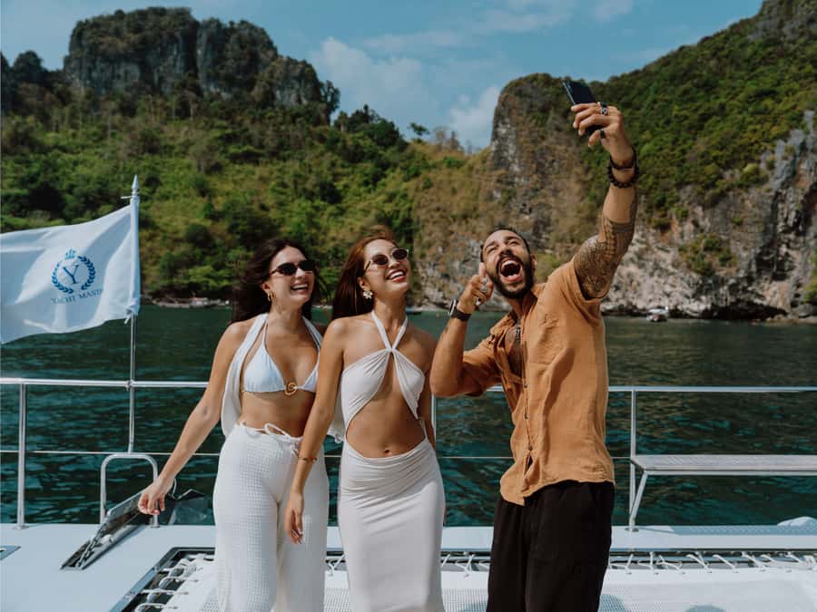 Krabi: 4 Island Premium Yacht with Snorkeling & Clear Kayak - Onboard luxury that actually helps in the heat