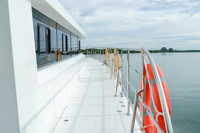 Krabi Hong Islands Sunset Party Catamaran Cruise - Hong Island: lunch, snorkeling, and the 360° viewpoint option