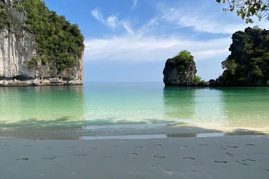 Krabi: Private Luxury Long-Tail Boat Tour to Hong Island - Should You Book This Private Hong Island Tour?