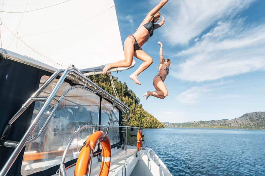 Lake Taupo: Luxury Sailing Catamaran to Māori Rock Carvings - Weather realities on Lake Taupō (and how Tiua helps)