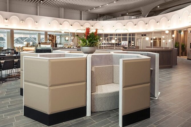 Leonardo da Vinci Airport Plaza Premium Lounge, Terminal 3 Departures - Food and drinks: what’s included, what might cost extra