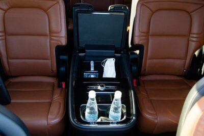 Lincoln Navigator Roundtrip Private Luxury Transportation - Lincoln Navigator Comfort: Luxury You Actually Use