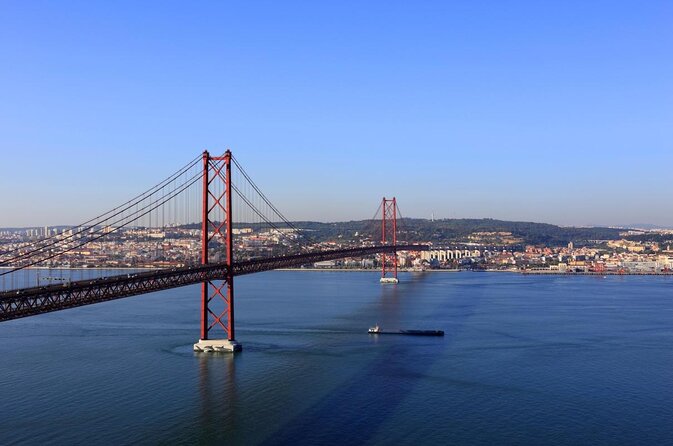 Lisbon: Catamaran Luxury Sunset and Wine Tour - Key things that make this Lisbon Catamaran Sunset and Wine Tour worth your time