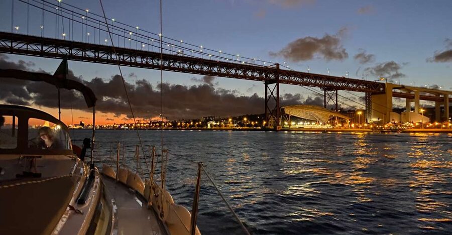 Lisbon: Luxury Sailboat Cruise at Night - Tagus at night: why this sail changes the Lisbon view