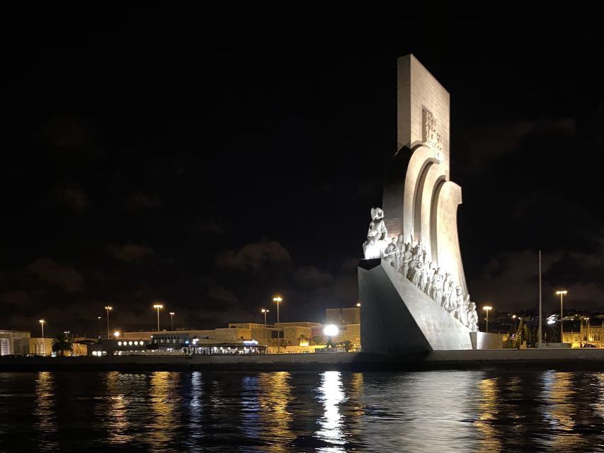 Lisbon: Luxury Sailboat Cruise at Night - Alfama to Christ the King: the night sky closes in