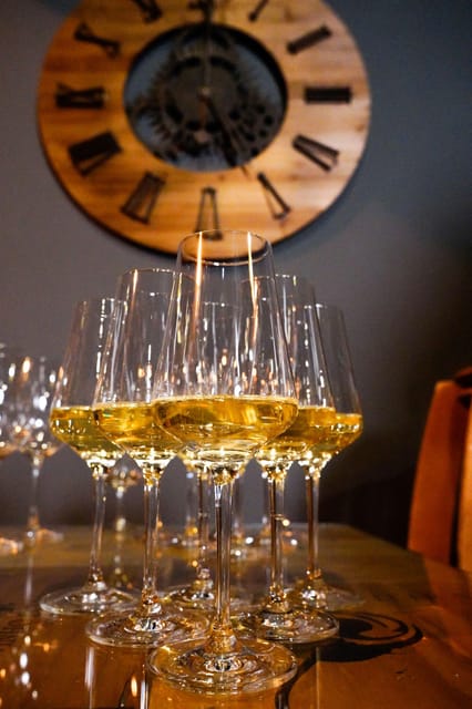 Lisbon: Premium Wine and Tapas Tasting Session - 5 Portuguese wines by the glass: why the selection feels premium