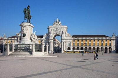 Lisbon Private Luxury Boat Tour with Welcome Drink - Where you meet: Doca do Bom Sucesso, gate 3