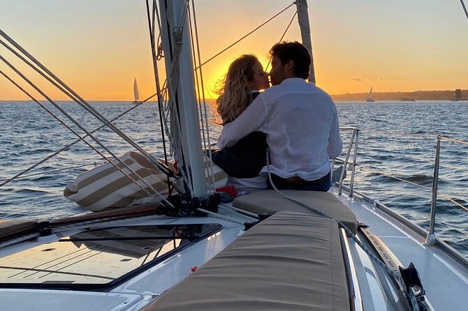 Lisbon Private Luxury Boat Tour with Welcome Drink - The overseas-expansion monument: the Portuguese Discoveries story, simplified