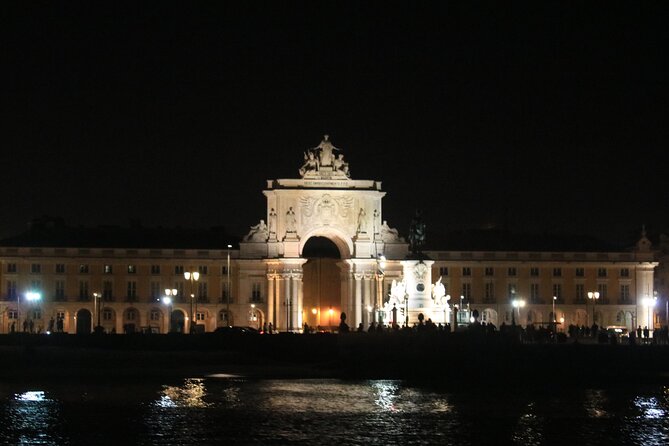 Lisbon Private Luxury Boat Tour with Welcome Drink - Alfama’s river-facing charm: the old neighborhood, smallest package