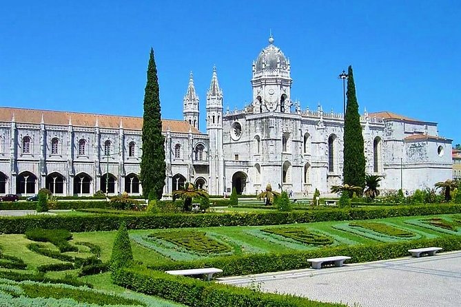 Lisbon Private Luxury Tour - The riverfront switch: Praca do Comercio and the view-down moment