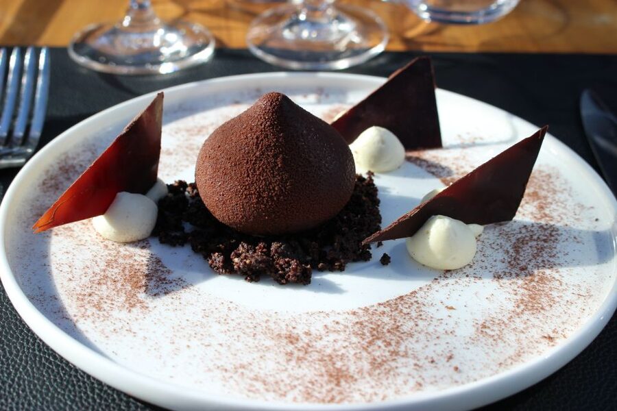 London: 4 Course Lunch Tour by Luxury Coach Bustronome - Service details that make it feel special (hosts, pacing, and small surprises)