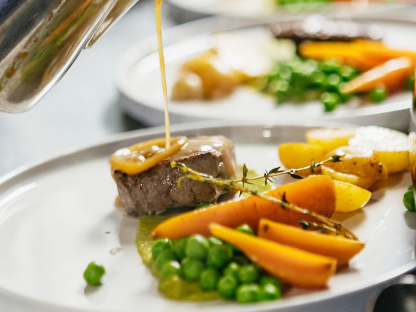 London: 6-Course Gourmet Dinner on a Luxury Coach - Boarding at Victoria Embankment and finding your seat fast