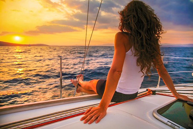 Los Cabos Luxury Sunset Sail with Light Appetizers and Open Bar - Cruising the Cabo Shoreline: Lover’s Beach, Sea Lions, and the El Arco Photo Moment